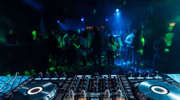 Por el aumento en los casos de Covid-19, Santa Fe también suspende los eventos masivos hasta marzo