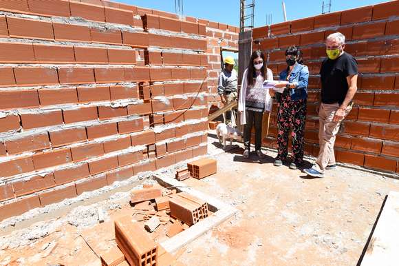 Javier Gastón evaluó los avances del nuevo CAPS para el barrio San Cayetano