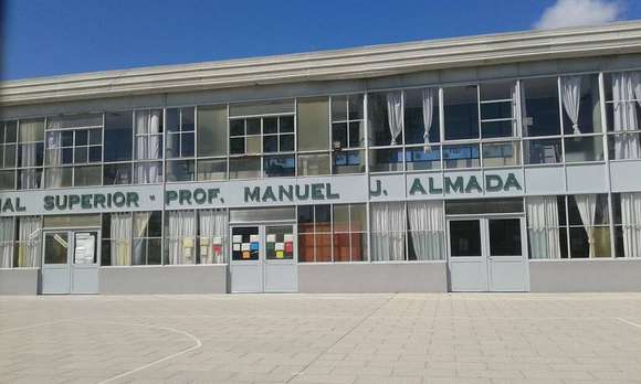 Sustrajeron mochila a directivo de la Escuela Normal de Chascomús