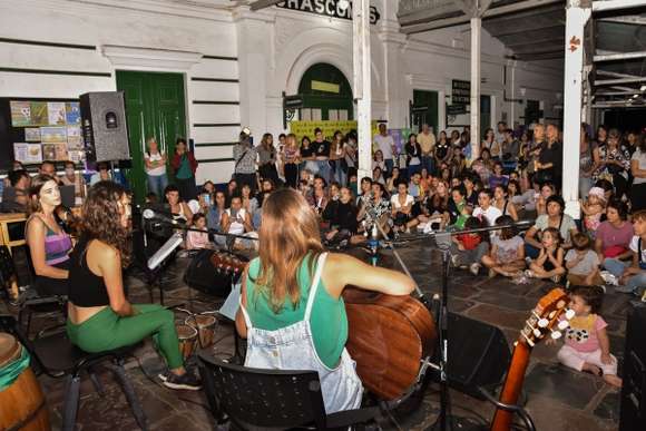 Tres bandas integradas por mujeres se presentarán en el teatro Brazzola