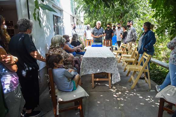 Se firmó el contrato para la ampliación del servicio de red cloacal en barrio Gallo Blanco