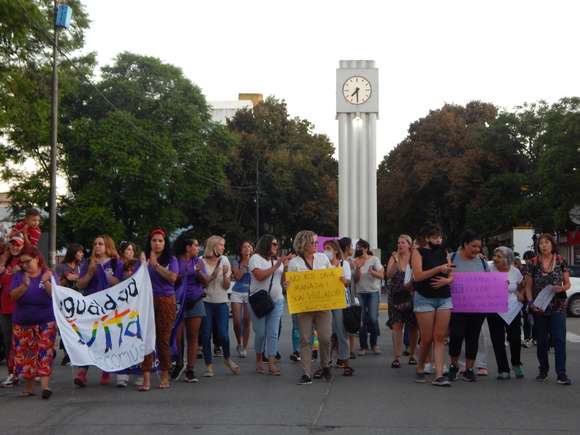 Chascomús marchó en pedido de justicia tras violación grupal en Palermo