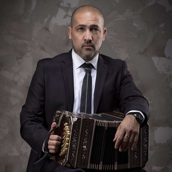 CIERRE DEL FESTIVAL DE TANGO: Llega al Brazzola el bandoneonista Horacio Romo junto a la Filarmónica local y el contrabajista Daniel Falasca