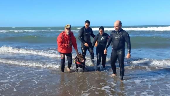 Miembros del equipo de guardavidas de Chascomús recibió capacitación sobre salvamento marítimo en playas