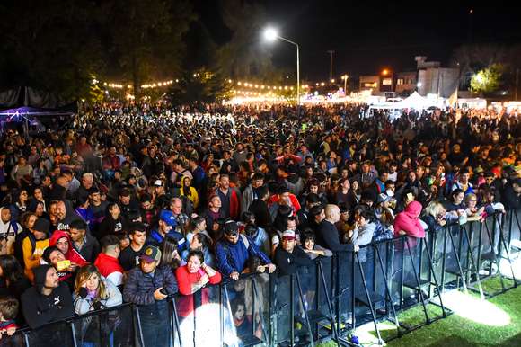 Espectacular show de Las Pelotas en el cierre de la temporada en Chascomús