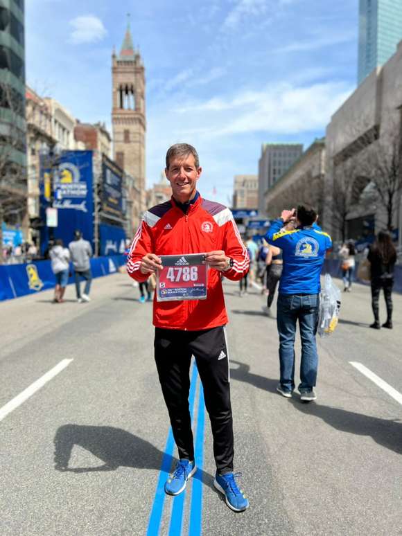 Fernando Llanos participa hoy en la nueva edición del maratón de Boston