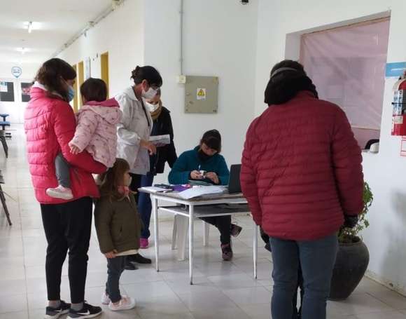 Operativos de vacunación en distintos barrios de Chascomús