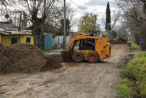 Avanzan las obras de ampliación de la red cloacal en el barrio Gallo Blanco
