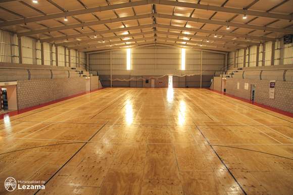 Lezama recibe a Boca para inaugurar la nueva cancha del gimnasio del polideportivo municipal