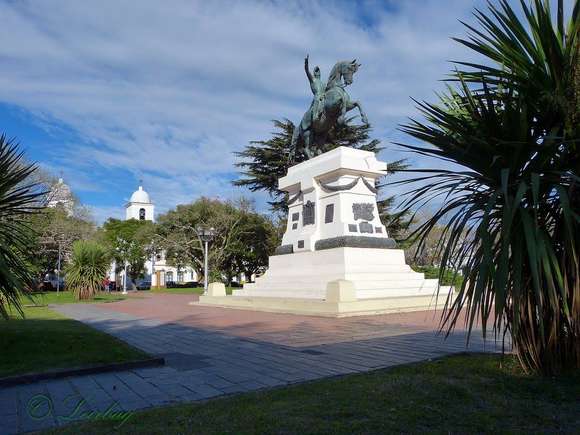 Homenaje al General José de San Martín en plaza Independencia