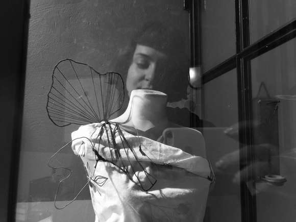 Se inaugura la muestra de artes visuales “El manto que abraza” en el museo Pampeano