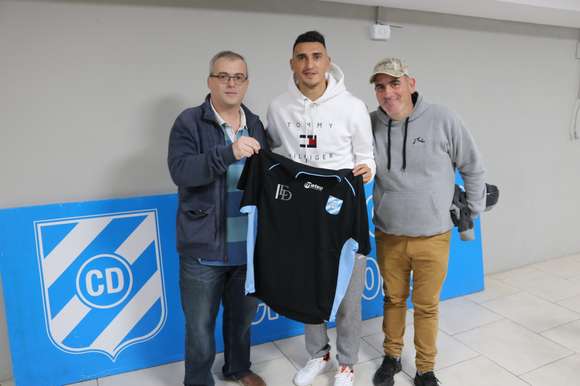 El crack millonario Matías Suárez visitó el Club Deportivo Chascomús