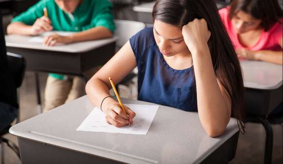 Solo un 20% de estudiantes egresan en tiempo y forma en los secundarios bonaerenses
