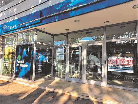 Bancarios acordaron un aumento del 94,1% y elevan el piso de las paritarias