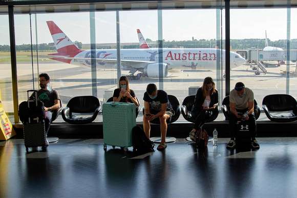 Suman un impuesto de $250 a los viajes en avión￼￼