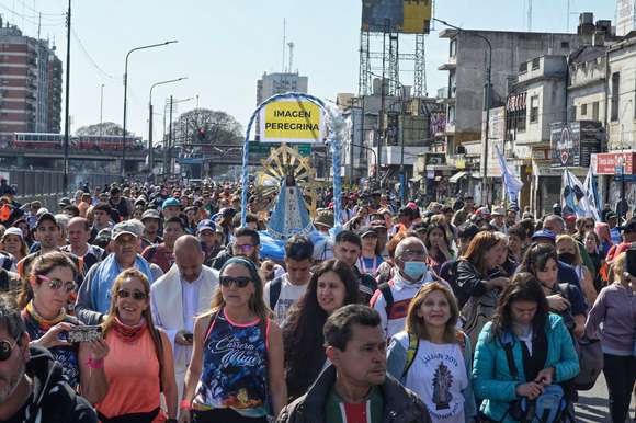 “Madre, míranos con ternura”: con cánticos y vivas a la Virgen arrancó la 48ª peregrinación a Luján