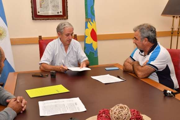 Se firmó el contrato para las obras de mejoras en el barrio Escribano