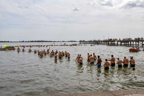 Con más de 750 nadadores inició el circuito de Aguas Abiertas en la laguna de Chascomús