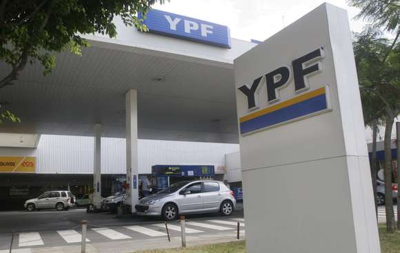 YPF subió el precio de las naftas el 6% y la premium ya acumuló un 61% en el año