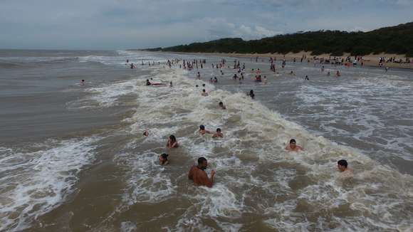 El intendente Gastón acompañó a más de 900 egresados en su viaje a San Clemente