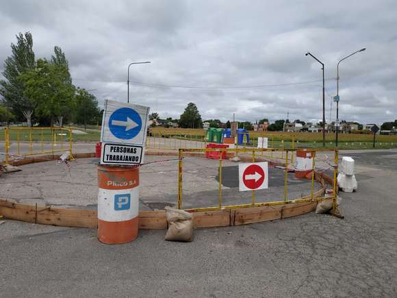 VECINOS PIDEN OTRA EN MACHADO Y ESCRIBANO: Avanza la construcción de la rotonda en avenida Escribano y Costanera
