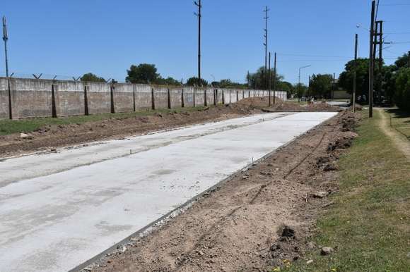 El pavimento en calle Machado ampliará el circuito de circulación en el barrio El Hueco