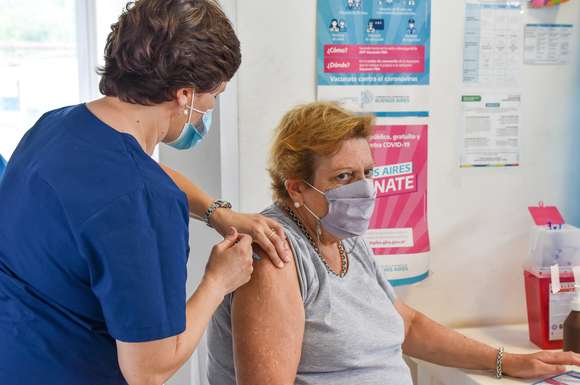 Horario extendido en el vacunatorio descentralizado en OSECAC para aplicar refuerzos contra el Covid-19