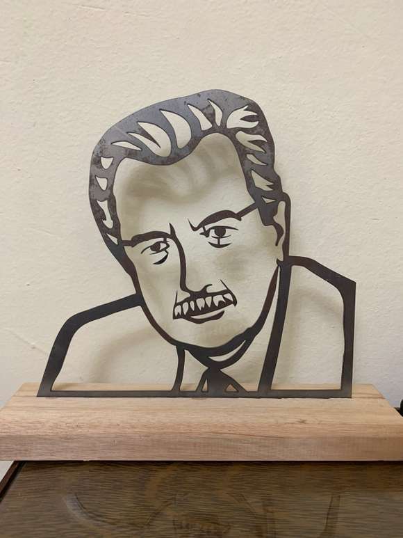 Homenaje a Raúl Alfonsín con la colocación de una escultura en la costanera de Chascomús