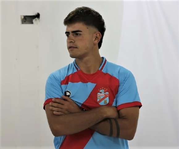 Caída de Arsenal: El chascomunense Tomás Sives ingresó en el final del partido frente a San Lorenzo