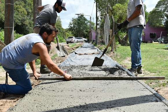 Avanza la construcción de veredas comunitarias en el barrio San Luis