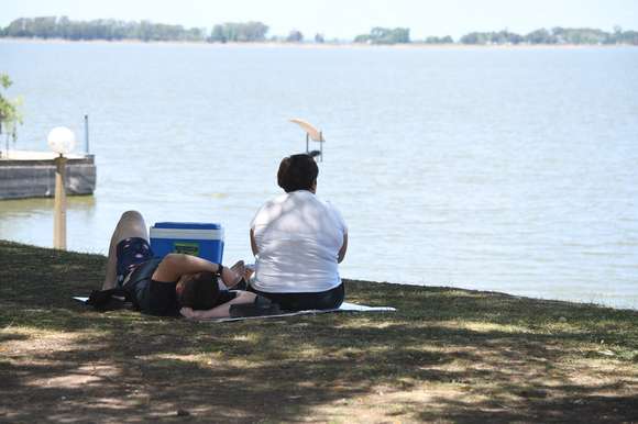 Calor agobiante: en muchos municipios bonaerenses la alerta trepó a “naranja”