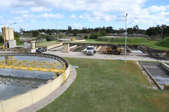 Funcionarios y concejales visitaron la Planta Depuradora y observaron los avances de la obra de puesta en valor