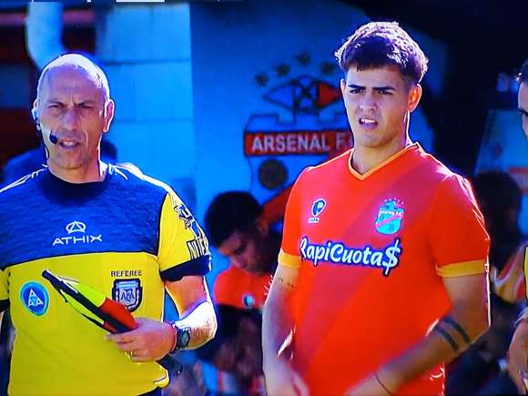 Tomás Sives ingresó en la caída de Arsenal frente a Godoy Cruz