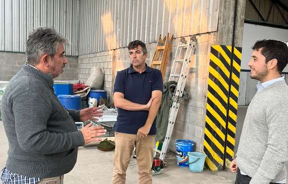 Ferrante visitó una nueva fábrica de aberturas de aluminio local