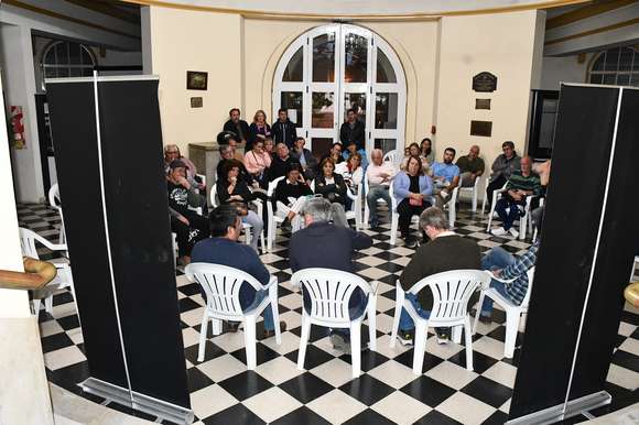 El Intendente confirmó ayer la pavimentación de casi 40 cuadras del barrio Escribano