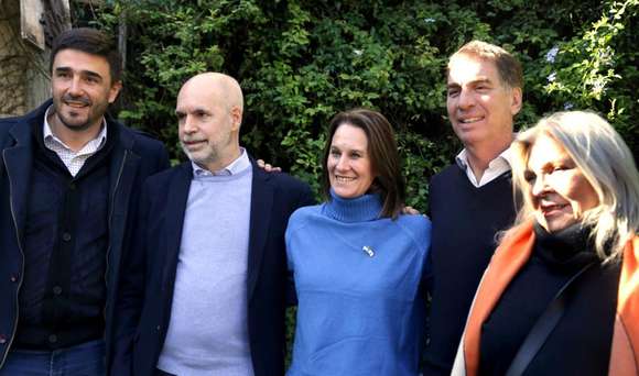 Rodríguez Larreta, Santilli y Carrió en Azul: “Nuestro apoyo absoluto a Natalia Colomé, nuestra futura intendente de Azul”