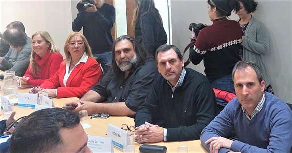 Paritarias: Kicillof acordó con los estatales y espera la respuesta de los docentes