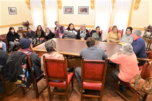 El intendente convocó a representantes de organizaciones sociales para abordar la situación económica y social
