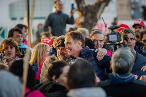 Santilli apuesta a un cierre de campaña distinto: recorre 10 distritos en 15 horas