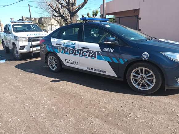 Allanamientos en dos viviendas y detención de un masculino por una causa de narcomenudeo