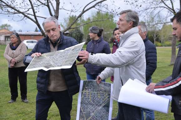 El intendente junto a vecinos: Anunciaron las obras hidráulicas para el barrio San Cayetano