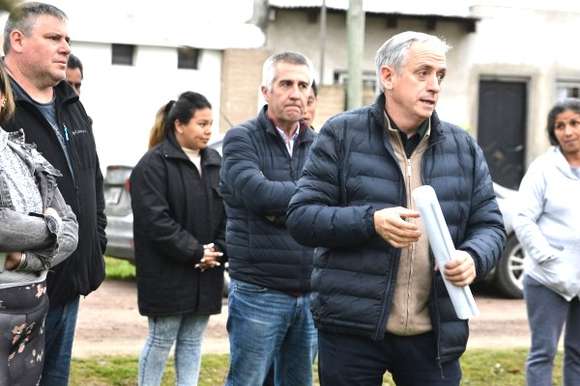 Llegan las respuestas al barrio San Cayetano con obras hidráulicas, mejoras de calles y salud