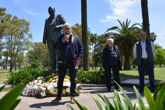 Javier Gastón: “Con Raúl se inició este proceso de democracia que tenemos que seguir consolidando”