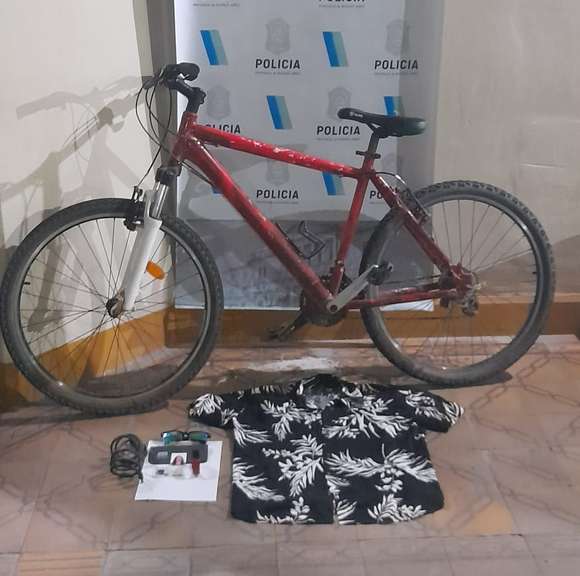 Interceptaron a un masculino para robarle la bicicleta