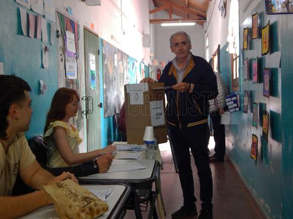 Javier Gastón: “El ser reelegido como intendente me llena de orgullo y compromiso”