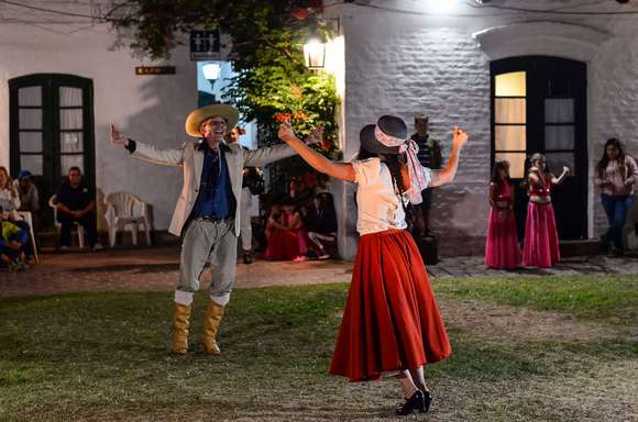 HOY EN EL MUSEO PAMPEANO: La Escuela Normal invita a la peña escolar “Celebrando en familia”