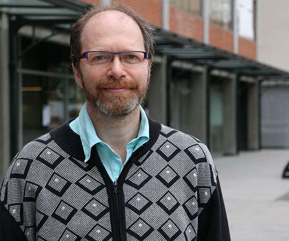 Este martes disertará Diego Golombek en el Teatro Brazzola de Chascomús