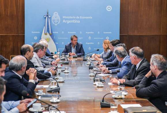 Massa se reunió con gobernadores para avanzar en el pago de sueldos y aguinaldos