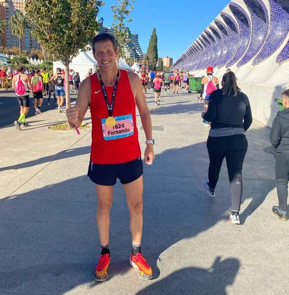 Fernando Llanos completó con éxito este domingo el Maratón de Valencia
