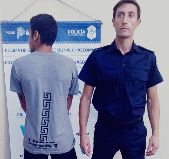 Masculino aprehendido tras cometer hurto en un comercio de la calle Yrigoyen